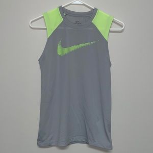 4/$24🦩 Nike tank top - new, flawed